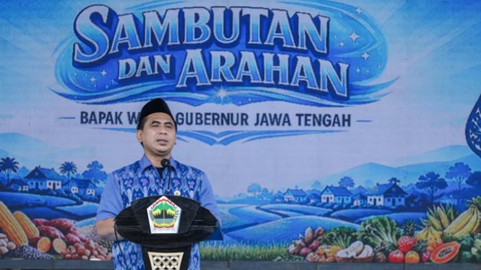 KEHADIRAN WAGUB - Wakil Gubernur Jawa Tengah Taj Yasin Maimoen menghadiri Festival Pangan di Desa Ayamputih, Kecamatan Buluspesantren, Kabupaten Kebumen, Selasa (14/7/2026). Melalui Program Desa Dampingan, Pemprov Jateng mengintervensi berbagai sektor mulai dari rehabilitasi RTLH, penguatan UMKM, bantuan modal usaha, hingga pengembangan peternakan untuk mendorong pertumbuhan ekonomi, membuka lapangan kerja, dan menekan angka kemiskinan di desa.