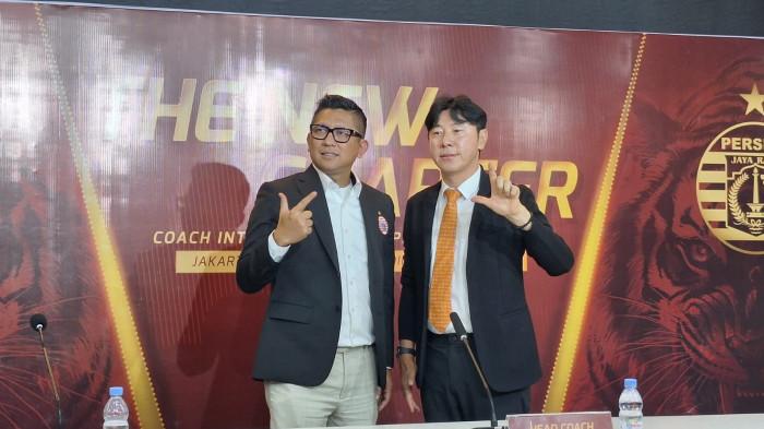 PENGENALAN PELATIH ANYAR - Eks pelatih Timnas Indonesia, Shin Tae-yong saat diperkenalkan sebagai pelatih kepala Persija Jakarta di Jakarta International Stadium (JIS), Sunter, Jakarta Utara, Senin (8/6/2026). Tribunnews/Abdul Majid 