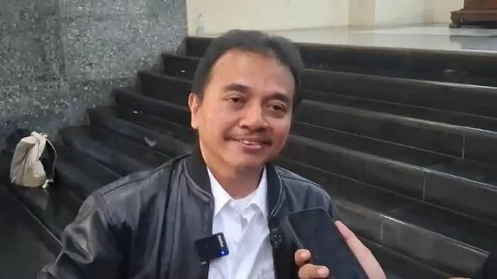 BANDINGKAN - Foto Roy Suryo memenuhi panggilan pemeriksaan sebagai saksi dalam kasus dugaan persangkaan palsu dengan terlapor Rismon Sianipar di Polda Metro Jaya, Jakarta Selatan, Rabu (8/7/2026). Kubu Roy Suryo baru-baru ini membandingkan kasus ijazah Jokowi dengan kasus korupsi eks Jampidsus Febrie Adriansyah.