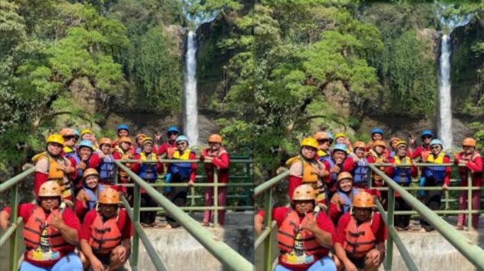 RAFTING - Wisatawan saat menikmati keseruan Baung Rafting Kertosari di Desa Kertosari, Kabupaten Pasuruan, Jawa Timur, beberapa waktu lalu. Baung Rafting Kertosari menawarkan pengalaman wisata alam yang memadukan petualangan, kebersamaan, dan panorama pegunungan yang masih asri.