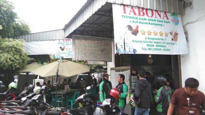 Rumah Makan Tabona Medan di Jalan Mangkubumi, Medan, Selasa (2372019).