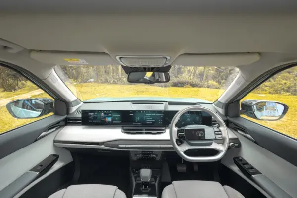 tata sierra.ev dashboard.jpg