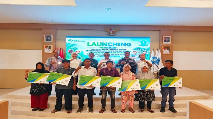 Wakil Bupati Bangka Syahbudin meluncurkan program perlindungan BPJS Ketenagakerjaan bagi 3.410 pekerja rentan sektor perkebunan dan informal di Kabupaten Bangka, Rabu (15/7/2026).