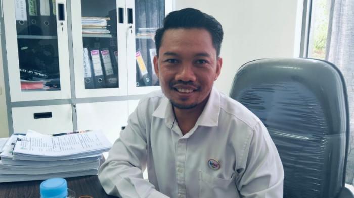 PENGERJAAN SANITASI - Kepala Bidang Cipta Karya Dinas PUPR Perkim Tana Tidung Rico Ardianto saat ditemui di kantornya Jalan Perintis, Tideng Pale, Kecamatan Sesayap, Kabupaten Tana Tidung Kaltara, Kamis (4/12/2025). Ia jelaskan soal pengerjaan sanitasi berupa pembuatan septic tank dan drainase. (TribunKaltara.com/Rismayanti)