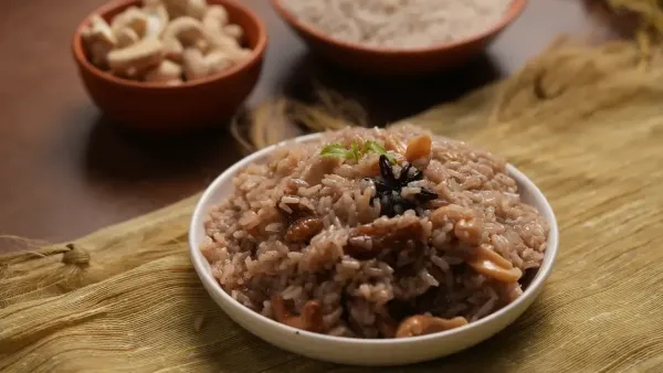 Traditional Kanika, a fragrant Odia sweet rice dish made with jaggery, whole spices, cashews and raisins, served during Jagannath Rath Yatra.