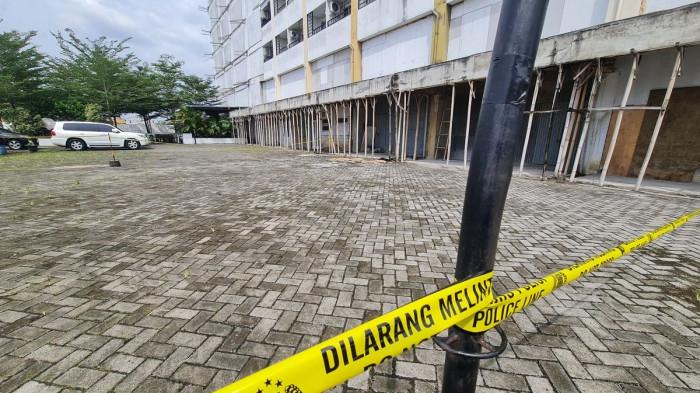 ASN TEWAS DI APARTEMEN - Suasana lokasi penemuan ASN Kabupaten Nias yang ditemukan meninggal di Apartemen Skyview Setia Budi Medan, Sabtu (11/7/2026) kemarin. Korban ditemukan meninggal dunia dalam kondisi mengenaskan usai terjatuh dari lantai 12.