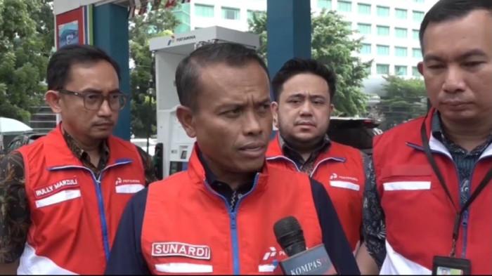BBM LANGKA - Executive General Manager (EGM) Pertamina Patra Niaga Regional Sumbagut, Sunardi, memberikan keterangan kepada awak media terkait distribusi BBM di Sumatera Utara, Rabu (15/7/2026). 
