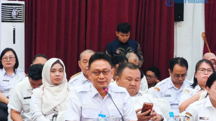 TOL PONTIANAK-KIJING - Wali Kota Pontianak, Edi Rusdi Kamtono saat beraudiens di agenda rakor Kantor Gubernur Kalimantan Barat, Rabu 15 Juli 2026. Ia menegaskan proyek Jalan Tol Pontianak–Kijing bukan dicoret dari PSN, melainkan belum terdaftar.