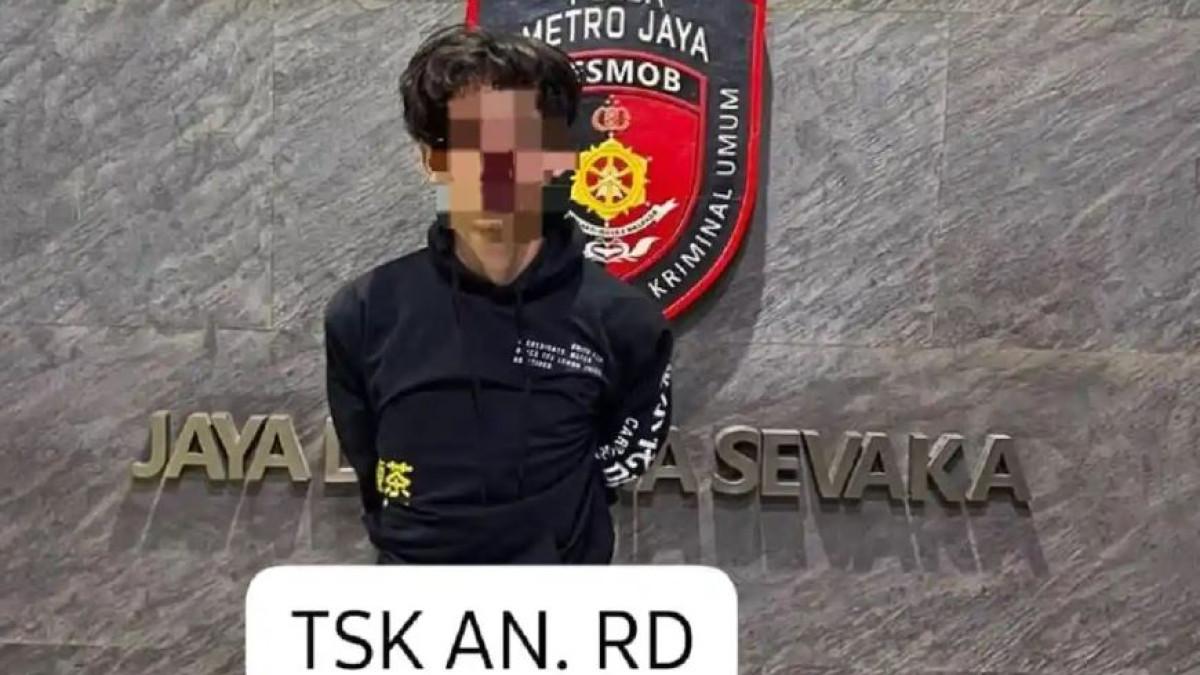 PELAKU DITANGKAP - Polisi menangkap RD alias D (25), pelaku penusukan sekaligus pencurian terhadap pengemudi ojek online (ojol) berinisial ATP yang tewas di kawasan Perumahan Villa Taman Bandara, Dadap, Kosambi, Kabupaten Tangerang.