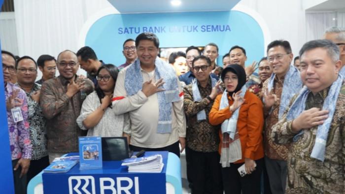 SOSIALISASI KUR PERUMAHAN - Menteri Perumahan dan Kawasan Permukiman (PKP) Maruarar Sirait menghadiri Sosialisasi KUR Perumahan dalam rangka Kolaborasi Program Pembiayaan Perumahan dan Pemberdayaan Ekonomi Rakyat Kementerian PKP–BP Tapera–BRI di Bale Rame, Summarecon Bandung, Kota Bandung, Jawa Barat, Selasa (15/7).