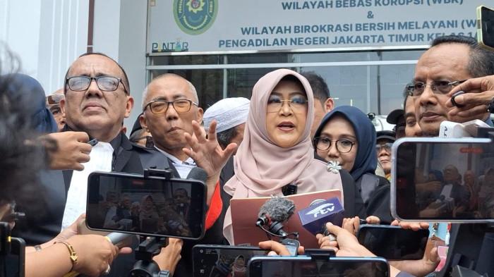 IJAZAH PALSU - Wawancara Tifauzia Tyassuma atau Dokter Tifa usai menjalani sidang perdana terkait dugaan fitnah dan pencemaran nama baik terkait keaslian ijazah Preisden ke-7 RI Joko Widodo di Pengadilan Negeri Jakarta Timur, Kamis (/02/07/2026). Tribunnews/Mario Christian Sumampow