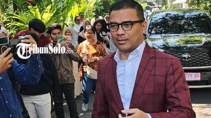 KUNJUNGI JOKOWI. Waketum Partai Solidaritas Indonesia (PSI) Ronald Sinaga atau yang akrab disapa Bro Ron mengunjungi kediaman Jokowi di Sumber, Banjarsari, Solo pada Rabu (15/7/2026) untuk mencocokkan jadwal. Jokowi dijadwalkan ke NTT.