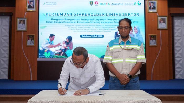 BUPATI Tabalong HM Noor Rifani tandatangani berita acara di kegiatan Pertemuan