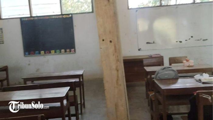 SEPI - Suasana di SDN 4 Seloromo, Kabupaten Karanganyar, Kamis (16/7/2026). Sekolah ini melakukan berbagai upaya untuk menarik siswa baru selama Sistem Penerimaan Murid Baru (SPMB) Tahun Ajaran 2026/2027.