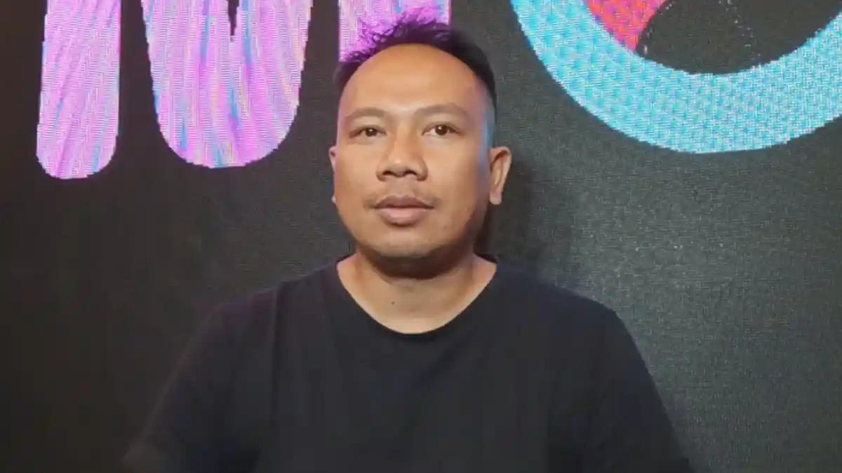 AKUI TELAH MENIKAH - Presenter dan komedian Vicky Prasetyo mengakui pernikahannya dengan pengusaha Fang Fang. Vicky Prasetyo di kawasan Gunawarman, Kebayoran Baru, Jakarta Selatan, Selasa (12/9/2023).