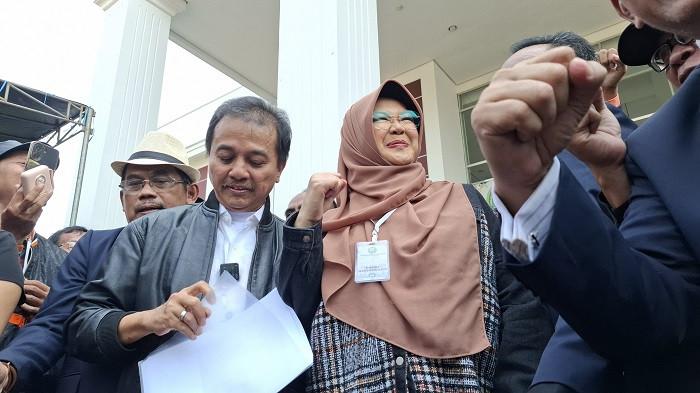 SIDANG IJAZAH JOKOWI - Roy Suryo, saat ditemui usai sidang kasus dugaan pencemaran nama baik terkait ijazah Presiden RI Ketujuh Joko Widodo, di Pengadilan Negeri Jakarta Timur, Kamis (16/7/2026). Roy Suryo menegaskan, dia dan dr. Tifauziah Tyassuma alias dokter Tifa tetap bersama dalam membuktikan keabsahan ijazah Presiden RI Ketujuh Joko Widodo (Jokowi).