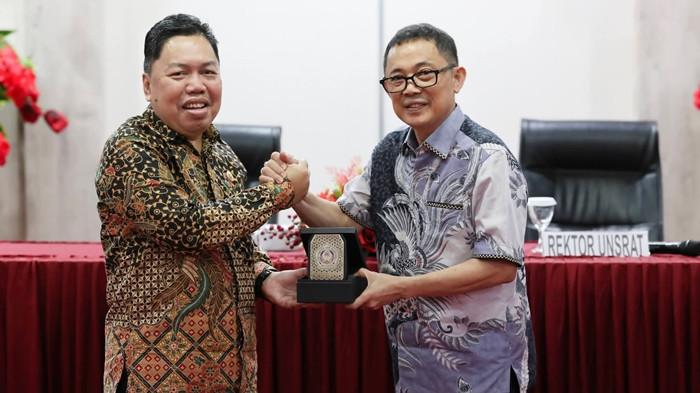 Universitas Sam Ratulangi (Unsrat) Kota Manado benchmarking dari Universitas Islam Negeri
