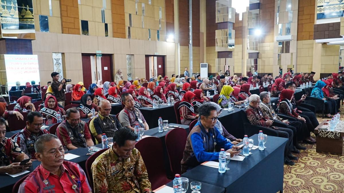 BUNDA PAUD KLATEN - Peserta menyimak paparan mengenai PAUD holistik integratif dalam sosialisasi di Hotel Tjokro Klaten, Kamis (16/7/2026).