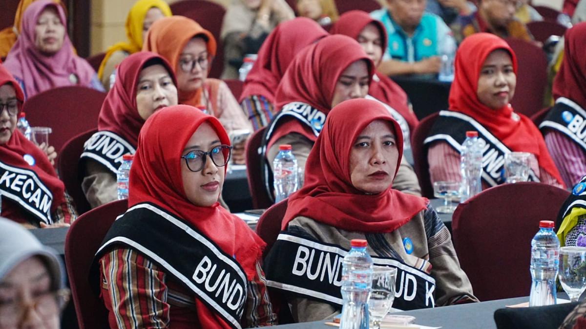 BUNDA PAUD KLATEN - Peserta mengikuti sosialisasi strategi implementasi wajib belajar satu tahun prasekolah di Hotel Tjokro Klaten, Kamis (16/7/2026).