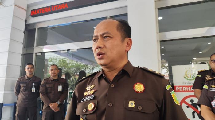 KAPUSPENKUM KEJAGUNG - Kepala Pusat Penerangan Hukum Kejaksaan Agung (Kapuspenkum Kejagung) Anang Supriatna, saat diwawancarai di kantor Kejaksaan Tinggi Sumut, beberapa waktu lalu