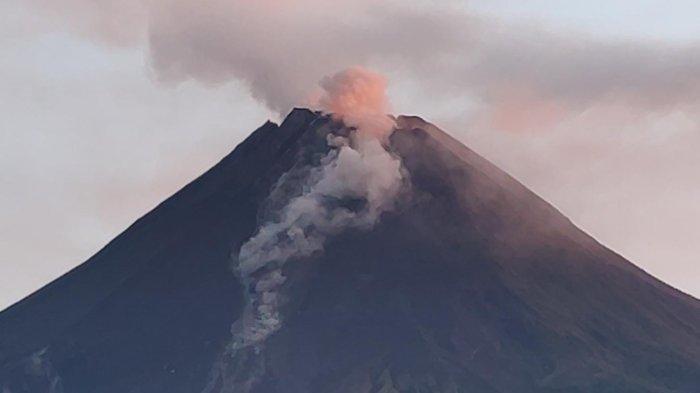 GUNUNG MERAPI - Kondisi Gunung Merapi yang terpantau Kamis (25/1/2024) pagi. Beredar video ajakan dari warga mendaki Gunung Merapi melalui jalur Selo. 