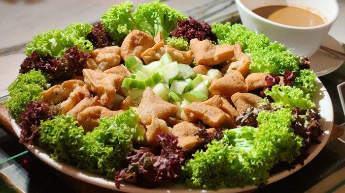 Selain buffet khusus Vegetarian Society Day, Grand Mercure Medan Angkasa juga menghadirkan buffet Warisan Rasa, makan sepuasnya dengan tema nusantara setiap hari Jumat malam mulai pukul 6 sore hingga 9 malam di Orchid Restaurant.