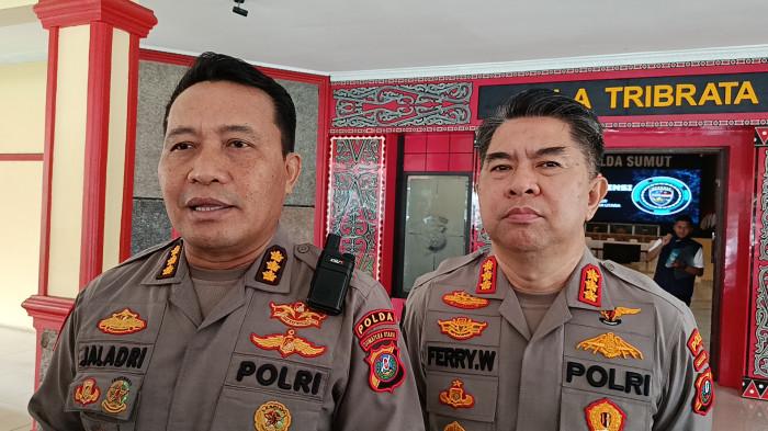 KOMBES DWI - Karo Ops Polda Sumut Kombes Dwi Tunggal Jaladri (Kiri), bersama Kabid Humas Polda Sumut Kombes Ferry Walintukan (Kanan) 