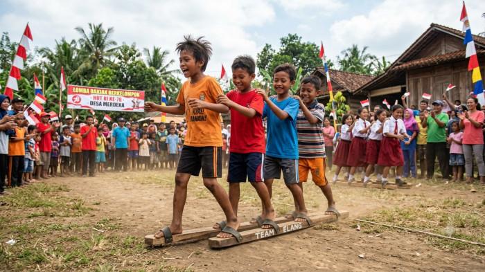 Lomba Bakiak Berkelompok