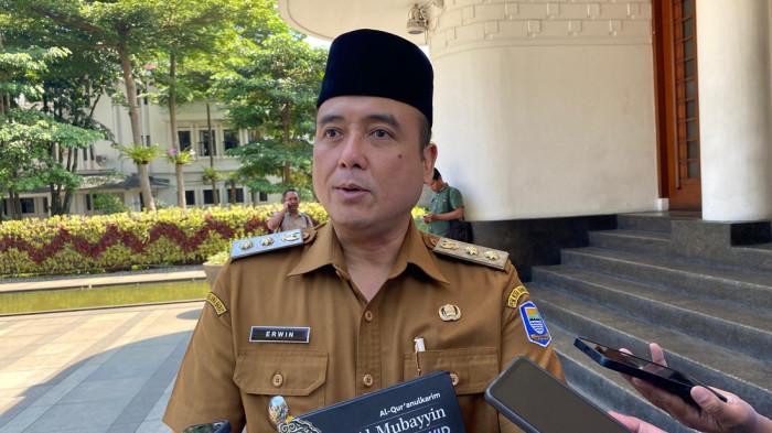 WAWALI - Wakil Wali Kota Bandung, Erwin saat memberikan keterangan di Balai Kota Bandung, Senin (6/7/2026). Tribun Jabar/Hilman Kamaludin.