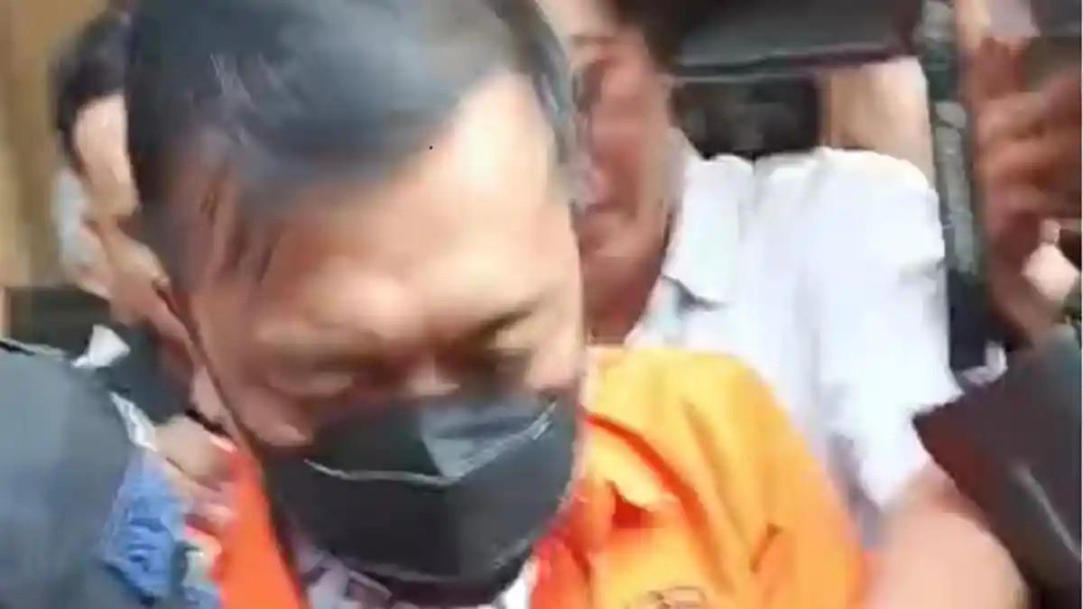 DILIMPAHKAN KE KEJAGUNG - Polda Metro Jaya menyerahkan tersangka Don Ritto alias Idon beserta barang bukti kepada Kejaksaan Agung pada Jumat (17/7/2026). Hal ini sebagai bagian dari pelimpahan penanganan perkara dugaan korupsi dan tindak pidana pencucian uang (TPPU).