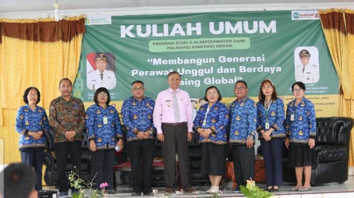 Wakil Bupati Pakpak Bharat, H Mutsyuhito Solin, Dr, M.Pd, memberikan Kuliah Umum Program Studi DIII Keperawatan Dairi, Poltekes Kemenkes Medan, Sidikalang, dengan materi berjudul Beasiswa sebagai katalisator pengembangan SDM.