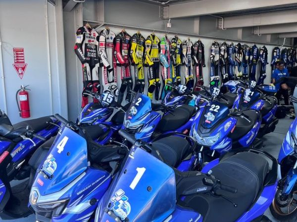 Perwakilan dari media dan influencer menjajal Maxi Media Race dalam rangkaian acara Yamaha Sunday Race 2026 dengan menggunakan Yamaha NMax, Aerox dan Lexi.