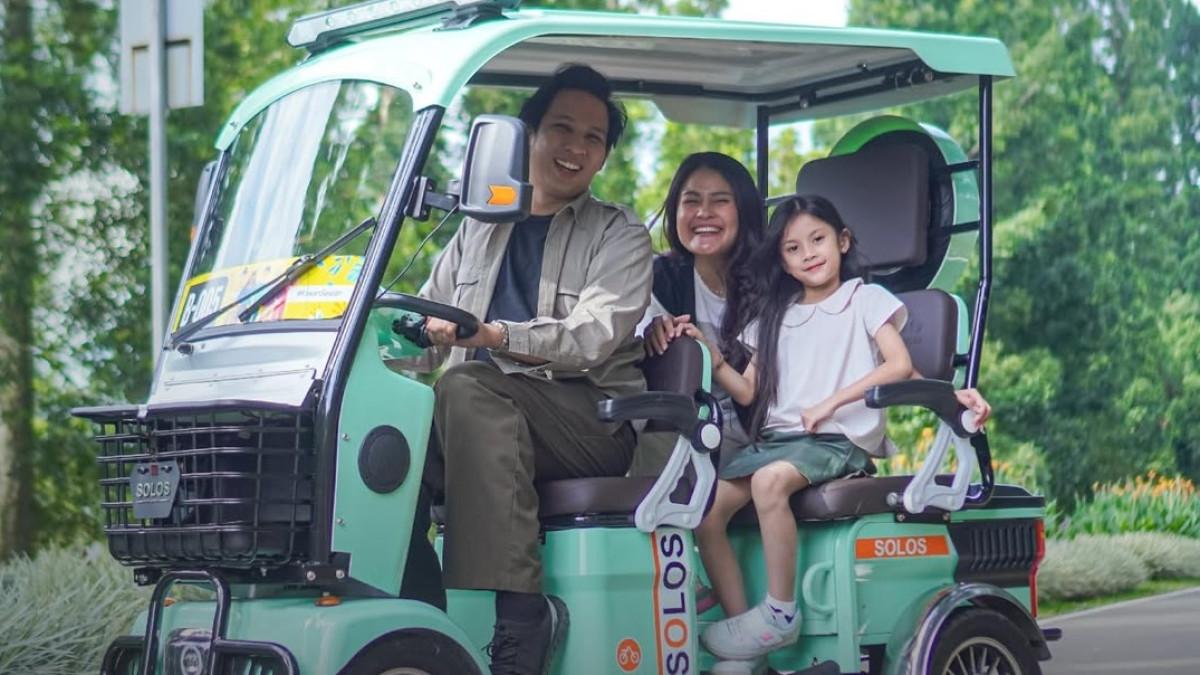 Tak perlu capek berjalan kaki, Kebun Raya Bogor menyediakan berbagai pilihan transportasi sewa untuk keluarga, pasangan, hingga rombongan.