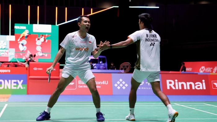 LOLOS BABAK KEDUA - Pebulutangkis ganda putra Indonesia, Fajar Alfian/Muhammad Shohibul Fikri, memastikan langkah ke babak 16 besar Japan Open 2026 setelah menundukkan pasangan Prancis, Christo Popov/Toma Junior Popov, dua gim langsung 21-19, 21-13 pada babak pertama di Tokyo Metropolitan Gymnasium, Rabu (15/7/2026). dok: PBSI