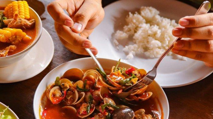 Olahan kepah, salah satu menu favorit di Lembur Kuring.