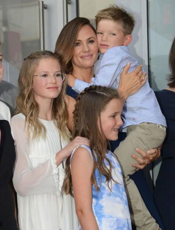Jennifer Garner pose with children Violet and Fin, and holds son Samuel, during the ceremony honoring Jennifer Garner with a star on the Hollywood Walk Of Fame on August 20, 2018