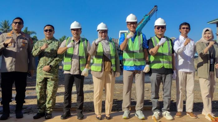 WALI Kota Banjarbaru, Hj Erna Lisa Halaby menghadiri peletakan batu pertama 01