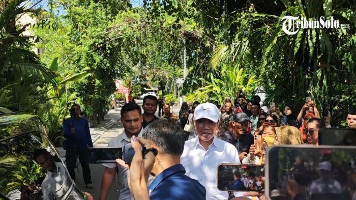 SAFARI DAERAH - Mantan Presiden Jokowi saat ditemui di kediamannya, Senin (25/5/2026). Jokowi diketahui melakukan safari ke sejumlah daerah di Indonesia bersama Partai Solidaritas Indonesia (PSI)