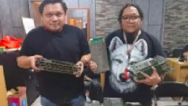 Bareskrim membongkar jaringan pencuri dan penadah perangkat modul BTS yang menyebabkan hilangnya sinyal internet dan seluler. Kerugian sekitar Rp 60 miliar. (dok Ist) Bareskrim membongkar jaringan pencuri dan penadah perangkat modul BTS yang menyebabkan hilangnya sinyal internet dan seluler. Kerugian sekitar Rp 60 miliar. (dok Ist)