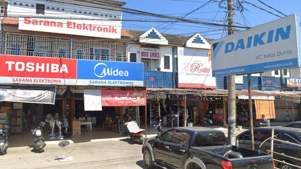 Foto Toko Sarana Elektronik di Jl. Lintas Sumatera, Pangkalan Kerinci Kota, Kecamatan Pangkalan Kerinci, Kabupaten Pelalawan, Riau 28654, yang diambil Google Maps pada April 2025.