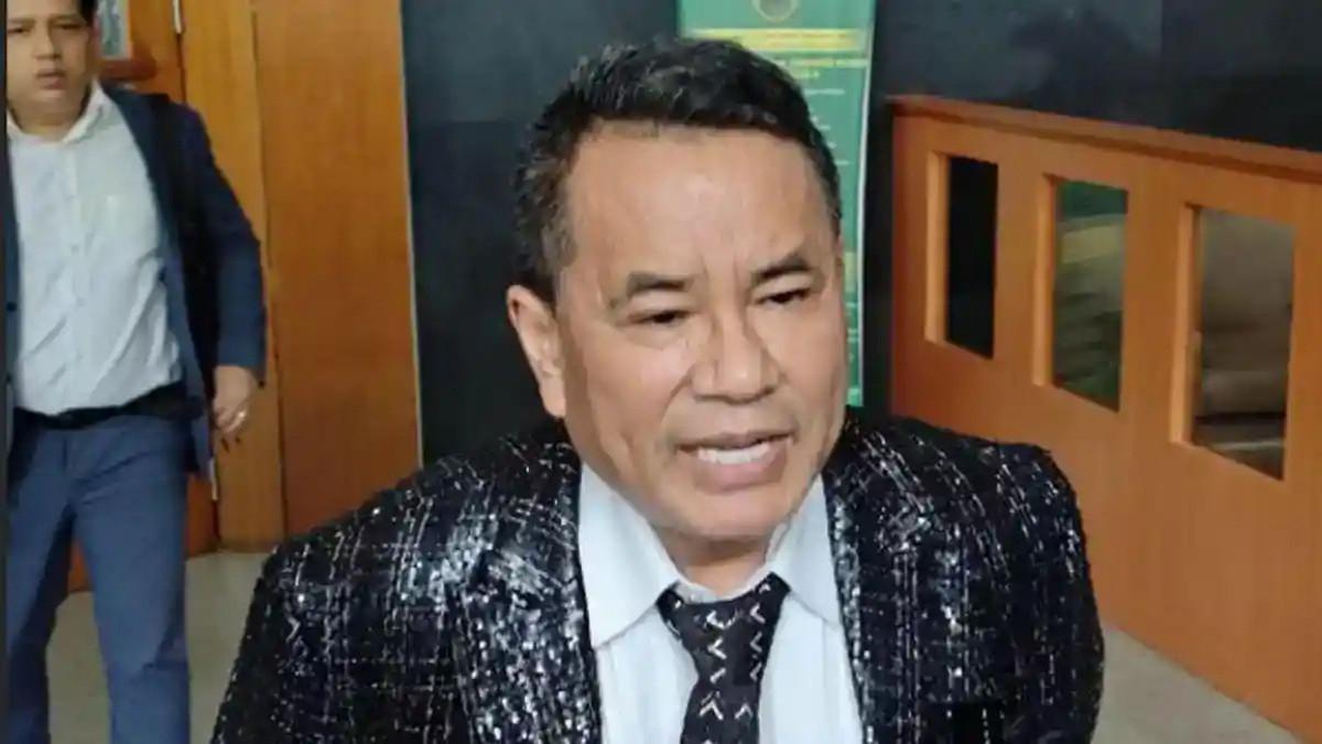 HOTMAN PARIS - Hotman Paris Hutapea saat konferensi pers bersama keluarga Fandi Ramadhan di Kelapa Gading, Jakarta Utara, Jumat (20/2/2026). Terbaru, Hotman Paris mengumpulkan uang donasi dari para konglomerat Indonesia untuk korban penyekapan asal Rancaekek, Kabupaten Bandung, YTR (29).