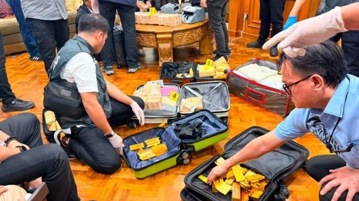 Penampakan Emas 74Kg dan uang Rp476 miliar di sebuah rumah mewah di kawasan Sentul, Kecamatan Babakanmadang, Kabupaten Bogor, Jawa Barat.