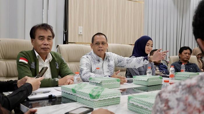 Komisi I DPRD Provinsi Kalsel melakukan kunjungan kerja ke Disdukcapil Kabupaten Tanahlaut, Jumat (17/7/2026). 