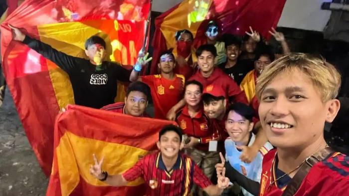 PIALA DUNIA 2026 - Momen komunitas La Furia Roja Chapter Sulawesi Utara saat nobar waktu Euro 2024. La Furia Roja Chapter Sulawesi Utara telah menggelar rapat koordinasi untuk memastikan seluruh agenda dukungan kepada La Roja berjalan lancar saat menghadapi Argentina pada partai puncak yang berlangsung Senin (20/7/2026) pukul 03.00 Wita.