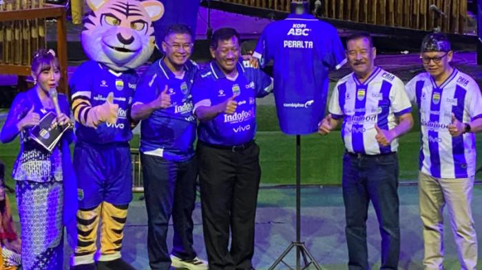 Pengumuman bergabungnya Mariano Peralta. Bergabungnya Peralta langsung disambut antusias oleh Bobotoh yang ada di Saung Angklung Udjo, Kota Bandung, Minggu (19/7/2026).