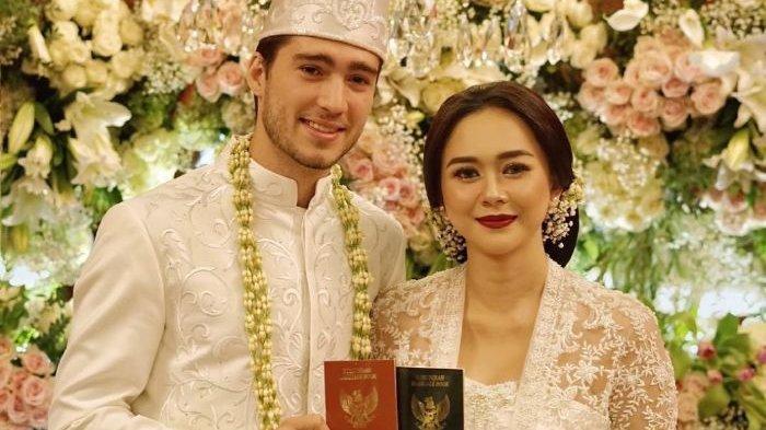 Aura Kasih menikah dengan Eryck Amaral