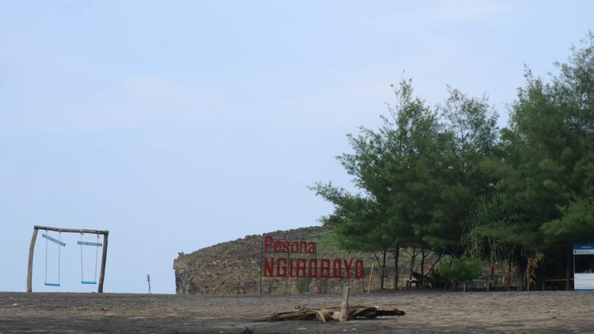Pantai Ngiroboyo, satu pantai ramah anak di Pacitan yang bisa masuk itinerary liburanmu.