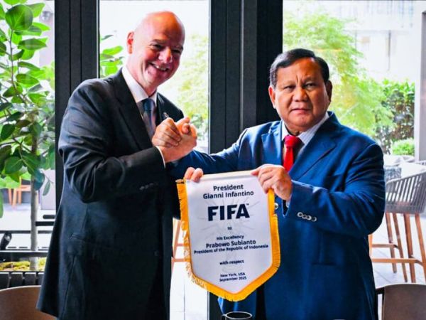 Presiden RI Prabowo Subianto saat bertemu Presiden FIFA Gianni Infantino, Rabu (25/9/2025). 