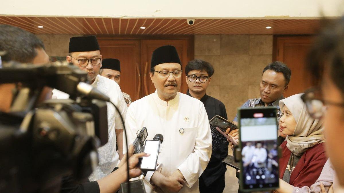 Menteri Sosial Saifullah Yusuf (Gus Ipul) di Kemensos Jumat (15/3/2024) malam.