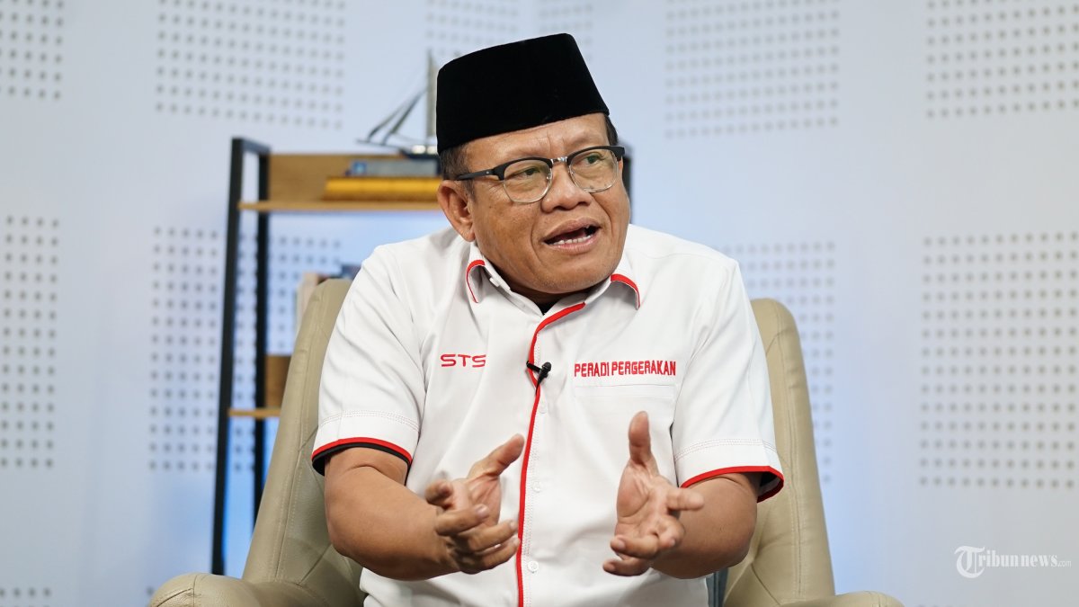 Ketua Indonesia Police Watch (IPW) Sugeng Teguh Santoso melakukan sesi wawancara khusus dengan Direktur Pemberitaan Tribun Network, Febby Mahendra Putra Di Studio Tribun Network, Jalan Palmerah Selatan, Jakarta Pusat, Rabu (10/7/2024). Dalam wawancara tersebut Sugeng Teguh Santoso menyampaikan tentang permasalahan penanganan kasus Vina di Cirebon oleh Polisi. TRIBUNNEWS/LENDY RAMADHAN